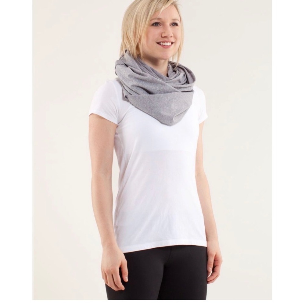 Lululemon Vinyasa Scarf Womens OS Gray Snap Button Infinity Wrap Athleisure